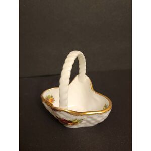 Royal Albert Old Country Roses Miniature Posy Basket Bone China Floral Figurine